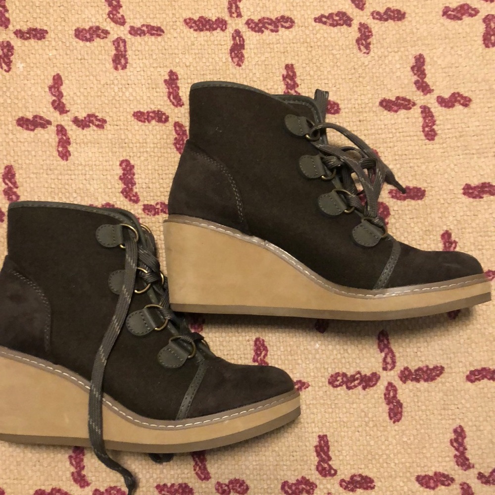 Women’s Merona Lace up Army Green Wedges